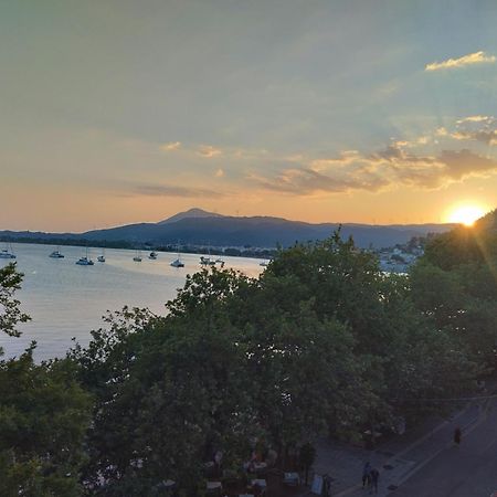 纳弗帕克托斯Πέτρινο Στη Θάλασσα公寓 外观 照片