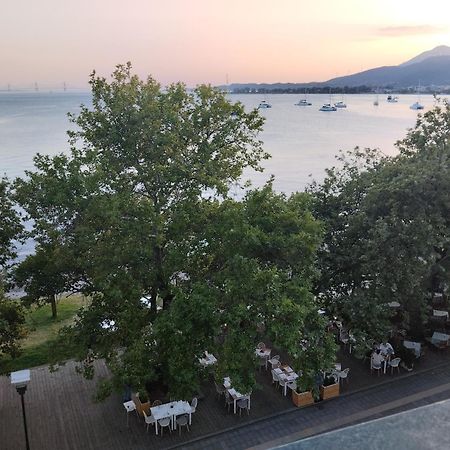 纳弗帕克托斯Πέτρινο Στη Θάλασσα公寓 外观 照片