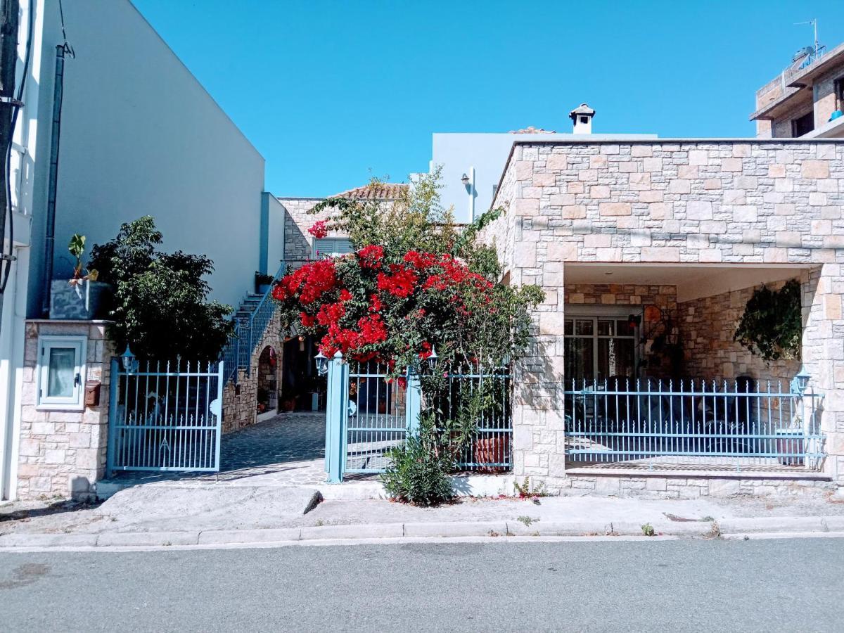 纳弗帕克托斯Πέτρινο Στη Θάλασσα公寓 外观 照片