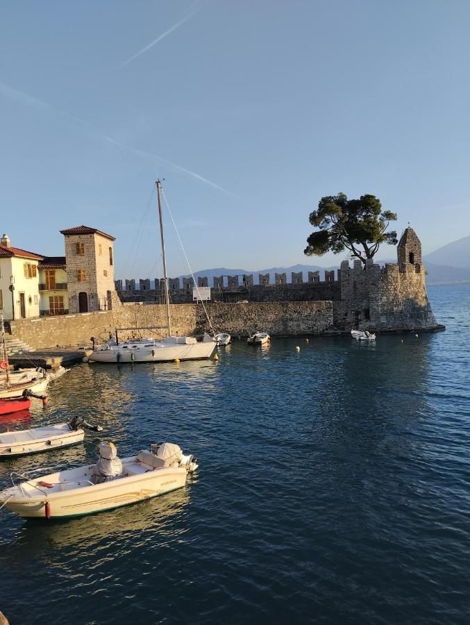 纳弗帕克托斯Πέτρινο Στη Θάλασσα公寓 外观 照片